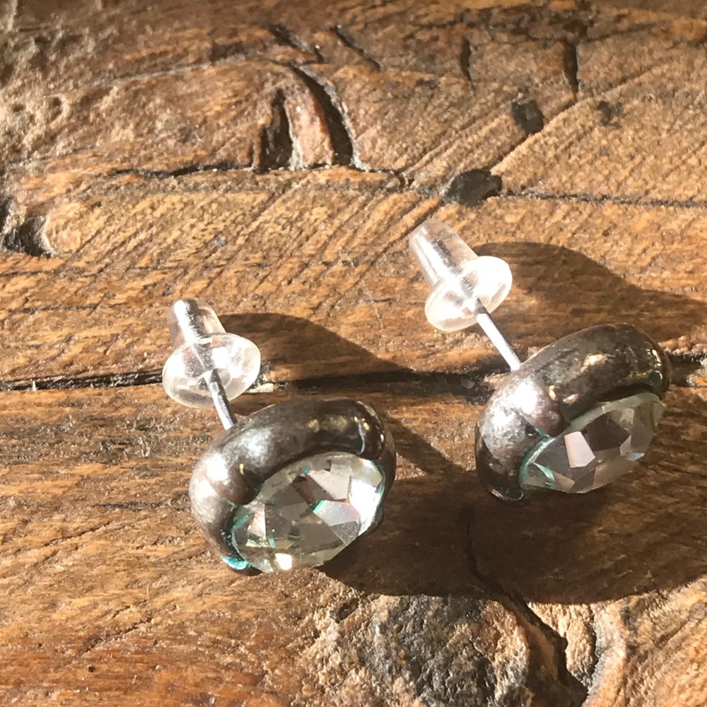 Brilliant crystal studs - Picture 4 of 8